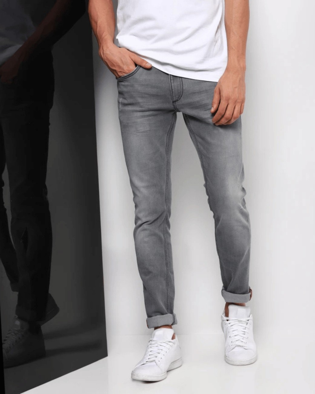 6 HUGO Men's Slim Jeans - Image 1